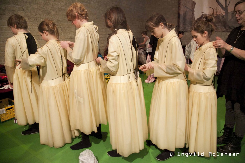 BackstageO-10