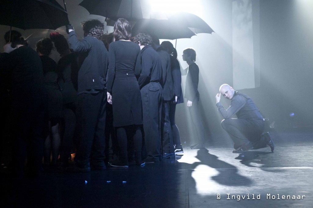 BackstageO-16