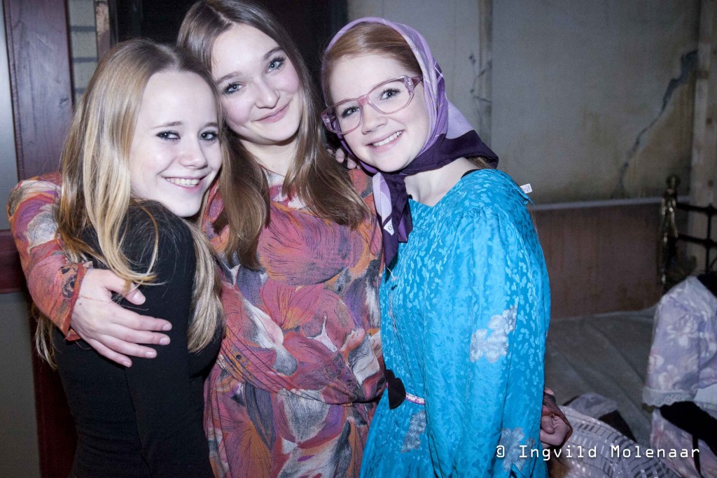 BackstageO-28
