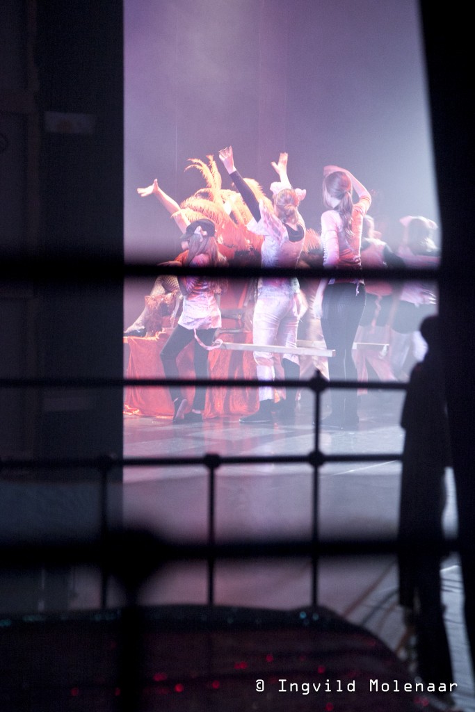 BackstageO-74